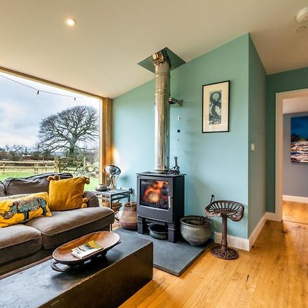 Penrhiw - A Country Cottage With Mountain Views Ньюпорт Экстерьер фото