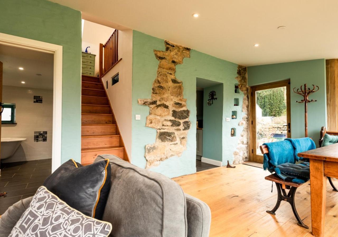 Penrhiw - A Country Cottage With Mountain Views Ньюпорт Экстерьер фото