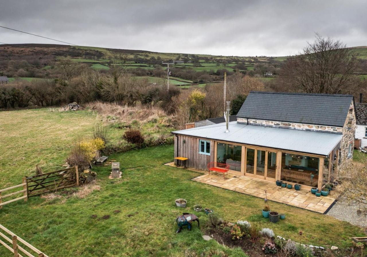 Penrhiw - A Country Cottage With Mountain Views Ньюпорт Экстерьер фото