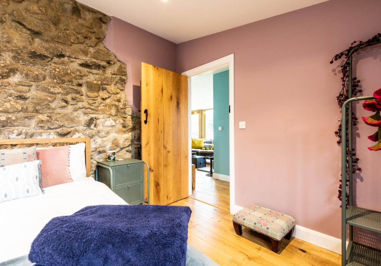 Penrhiw - A Country Cottage With Mountain Views Ньюпорт Экстерьер фото
